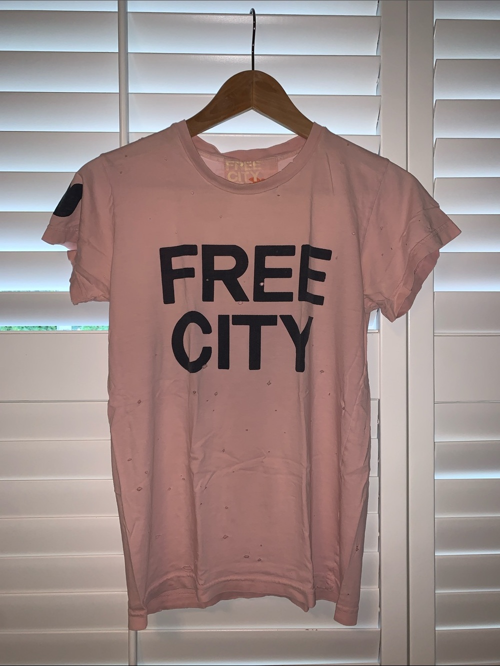 freecity Dusty Pink Logo Tee with Orange Detail